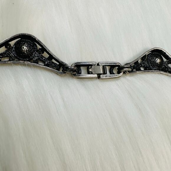 Gothic Victoria Style Statement Collar Necklace - Picture 8 of 8